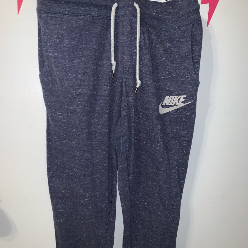 Nike joggers size medium